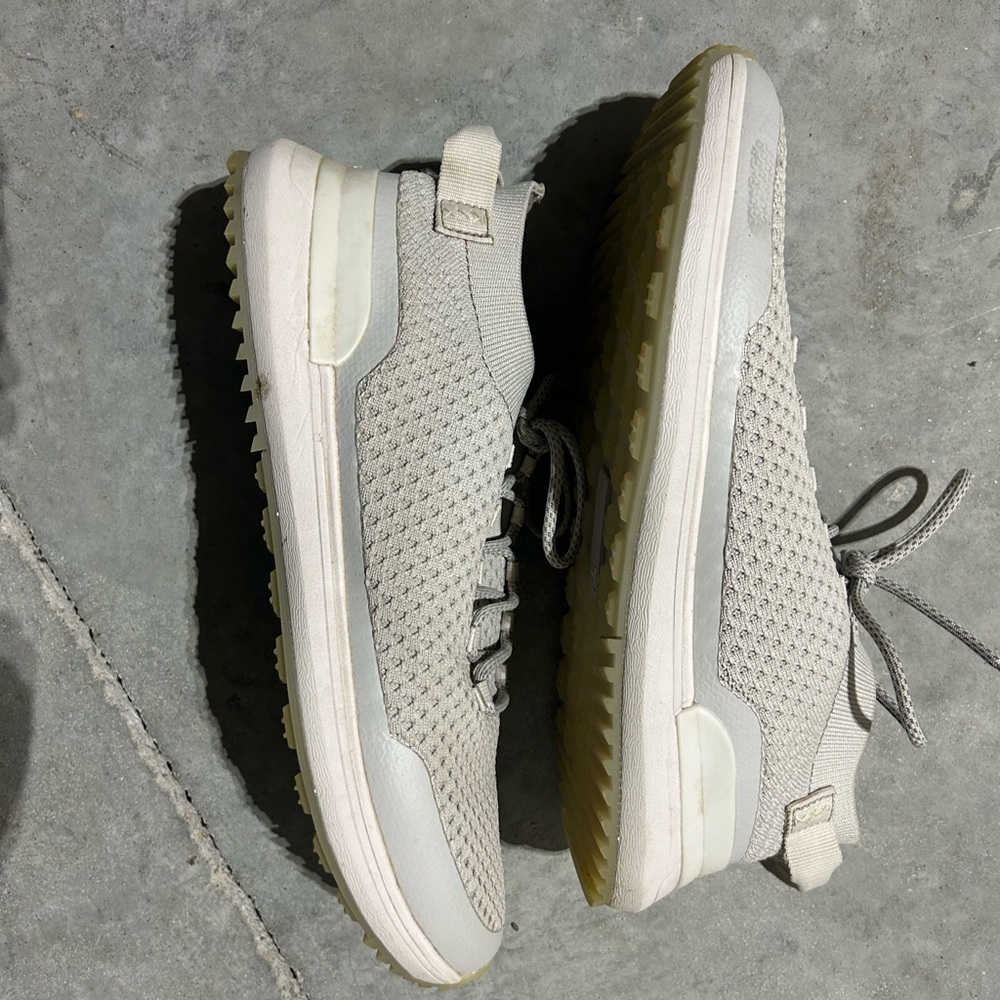 True Linkswear - Size 11.5, Grey, Small rip on left heel upper.